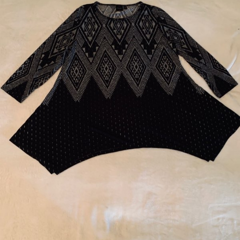 Rafaella quarter sleeves w/ black and white design